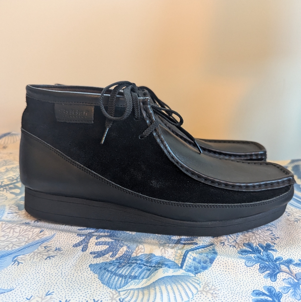 British Collection New Castle Black leather and suede sold out mens sz 9.5
